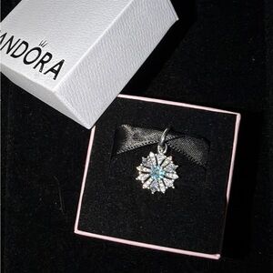 Disney Frozen Queen Elsa Snowflake Dangle Charm